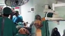 Pakistan के Jinnah Hospital में जब बीच Operation घुसी बिल्ली, Viral हुआ Video | वनइंडिया हिंदी