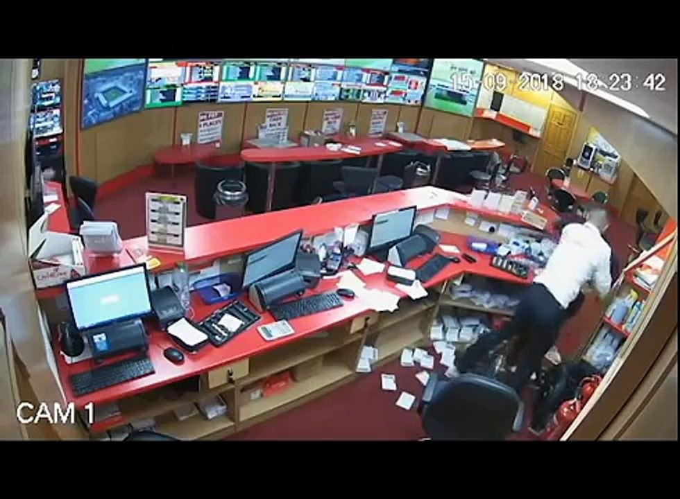 Un papi de 83 ans fait fuir 3 braqueurs en Irlande