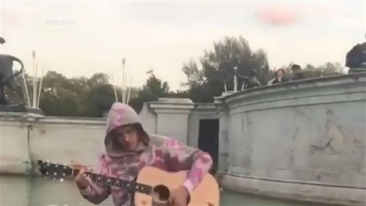 Justin bieber als straßenmusiker unterwegs