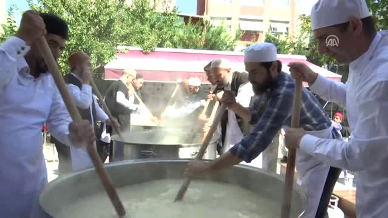 Aşure Kaynatma" Geleneği Bir Kez Daha Yaşatıldı