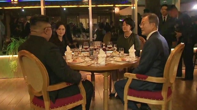 김정은의 '깜짝 방문'...남북 정상, 평양 수산물 식당에서 만찬 / YTN