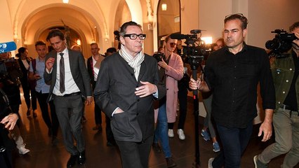 Bíróság előtt a zaklatással vádolt Jean-Claude Arnault