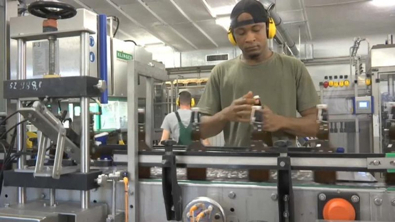 Beitrag zur Integration: Brauerei stellt Flüchtlinge ein