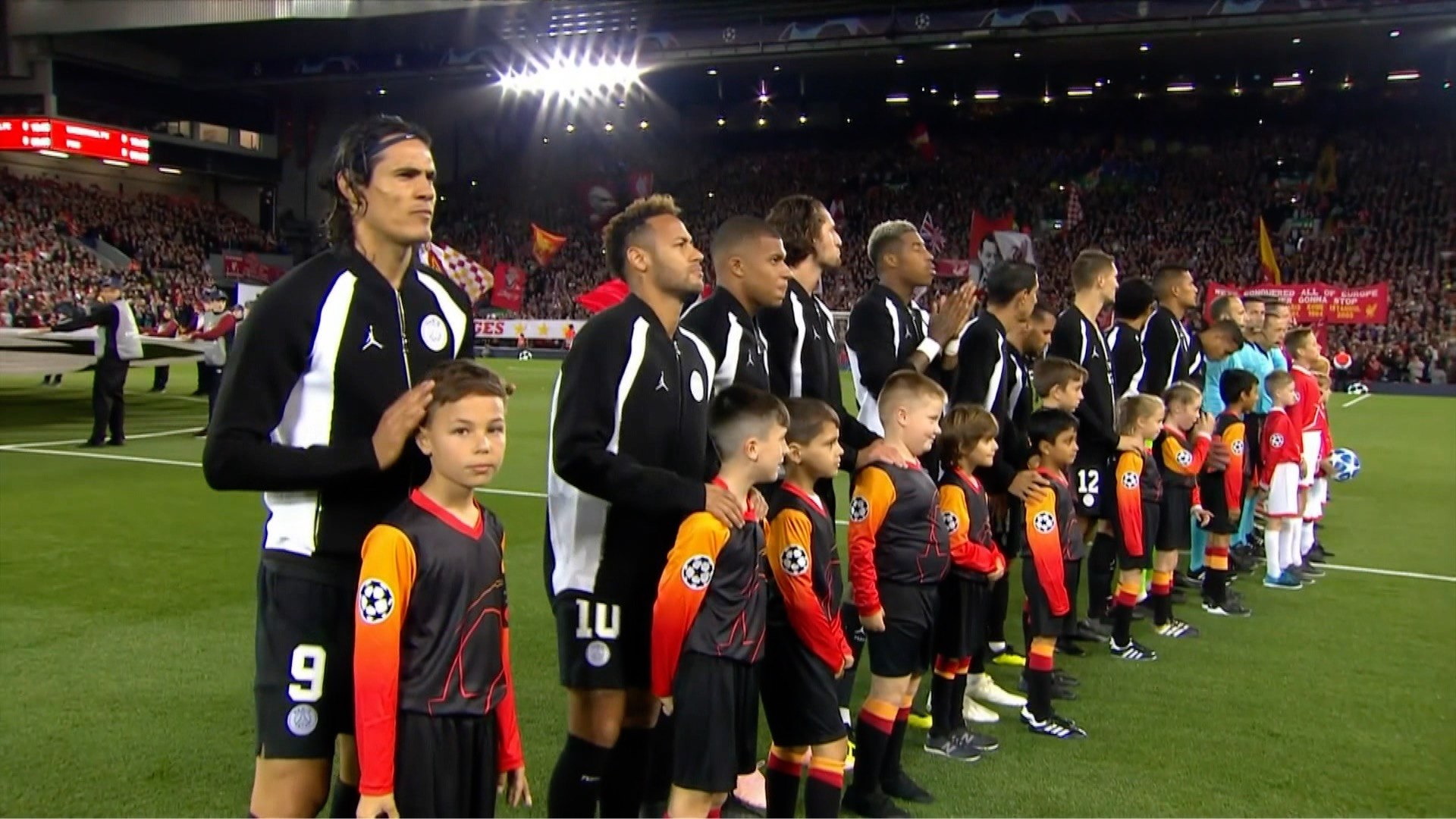 ⁣Liverpool-Paris: Inside