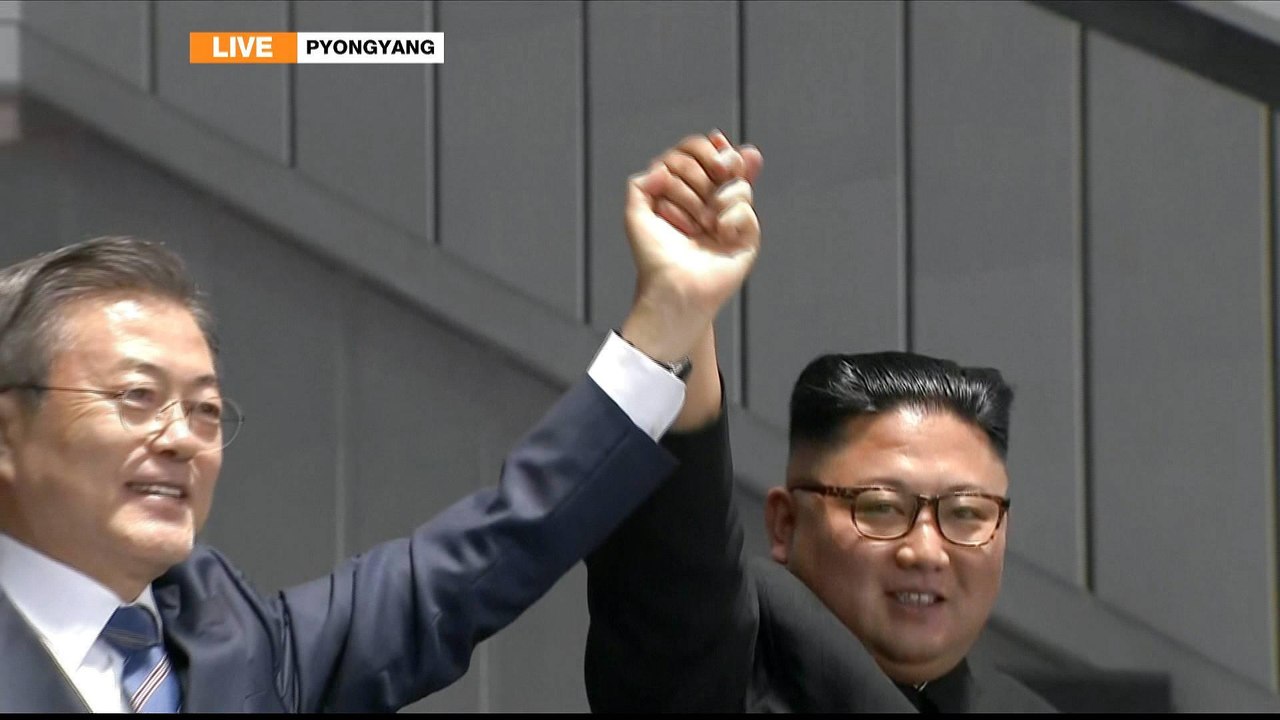 Moon Jae-in and Kim Jong-un address 150,000 crowd
