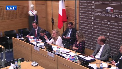Téléphones en cellule  : une mesure qui "n'a que des avantages" , selon Nicole Belloubet