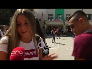 Ora News - Në shkollat e mesme mungojnë tekstet