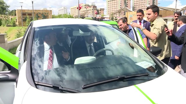 Bakan Dönmez, yüzde 100 elektrikle çalışan aracı denedi - ANKARA