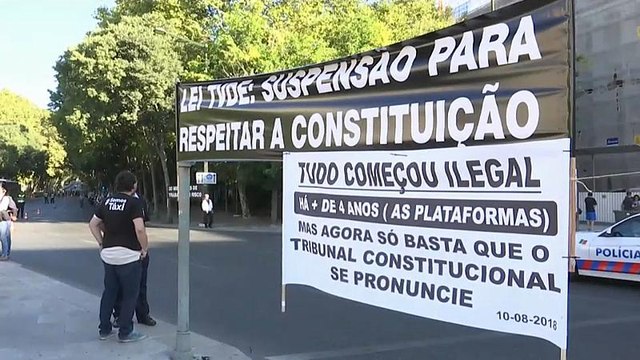 Таксисты требуют равных условий