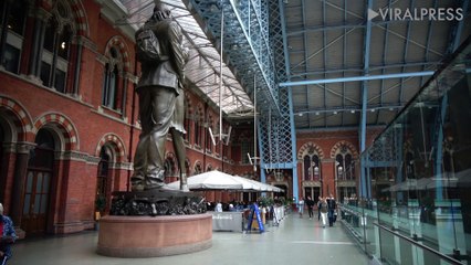 Bronze Sculptures At Kings Cross