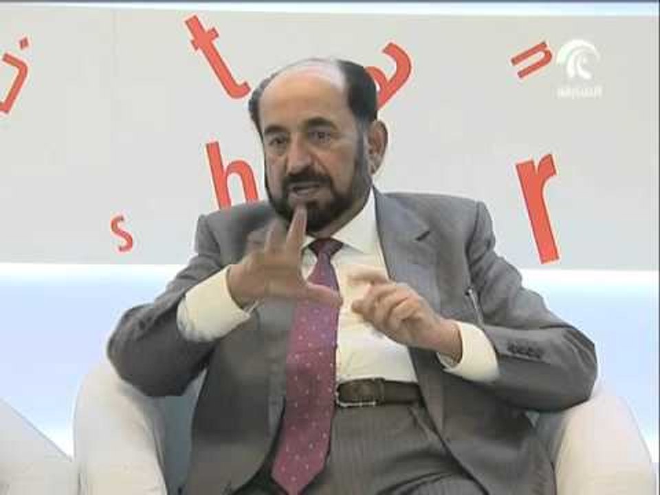 حاكم الشارقة يقوم بجولة في معرض فرانكفورت الدولي للكتاب ويتفقد مشاركات الشارقة