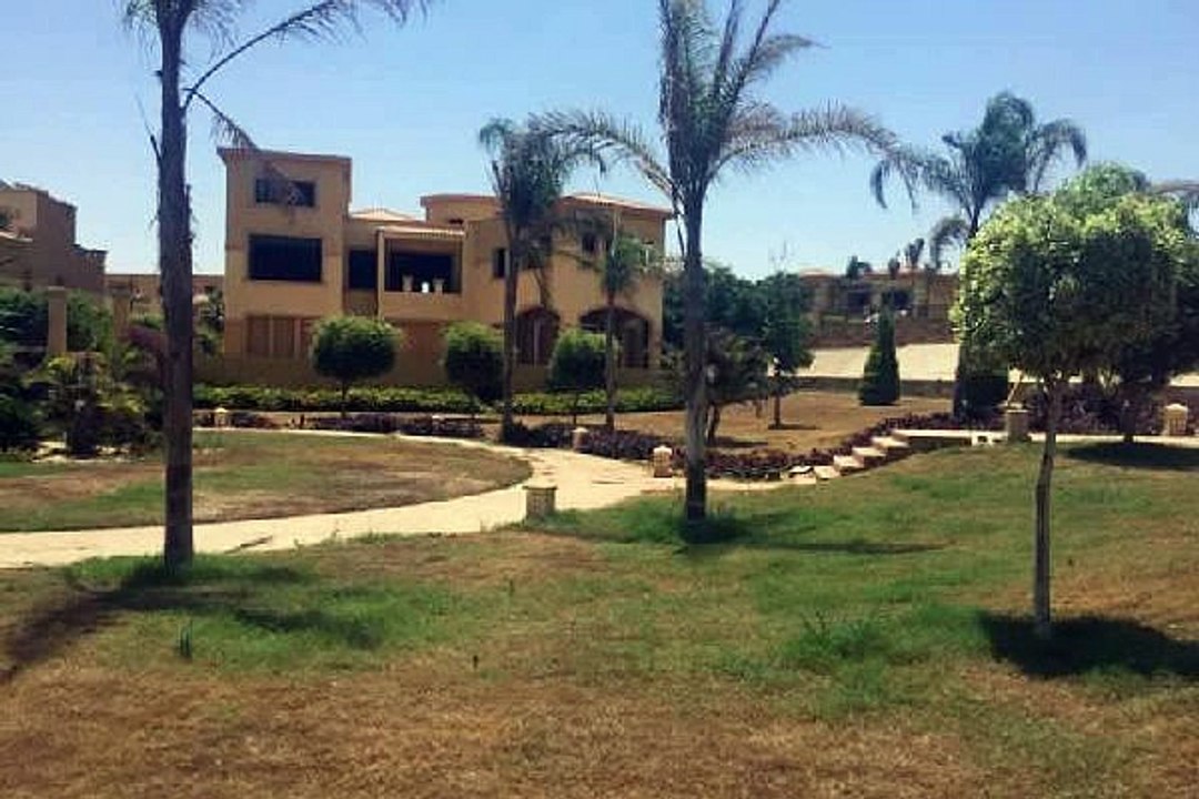 فيلا للبيع فى كمبوند لاتيرا القاهرة الجديدة