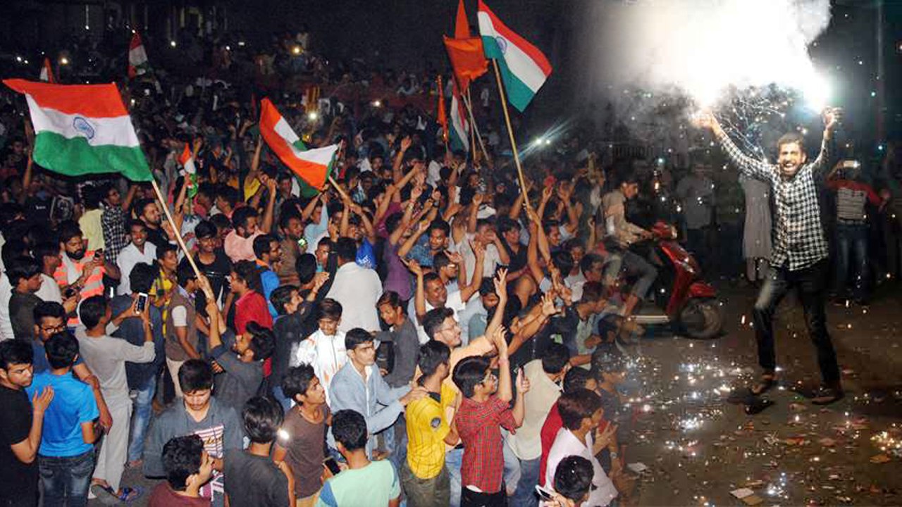 India Vs Pakistan Asia Cup 2018 : Fans celebrating Team India 8 wicket Victory | Oneindia News