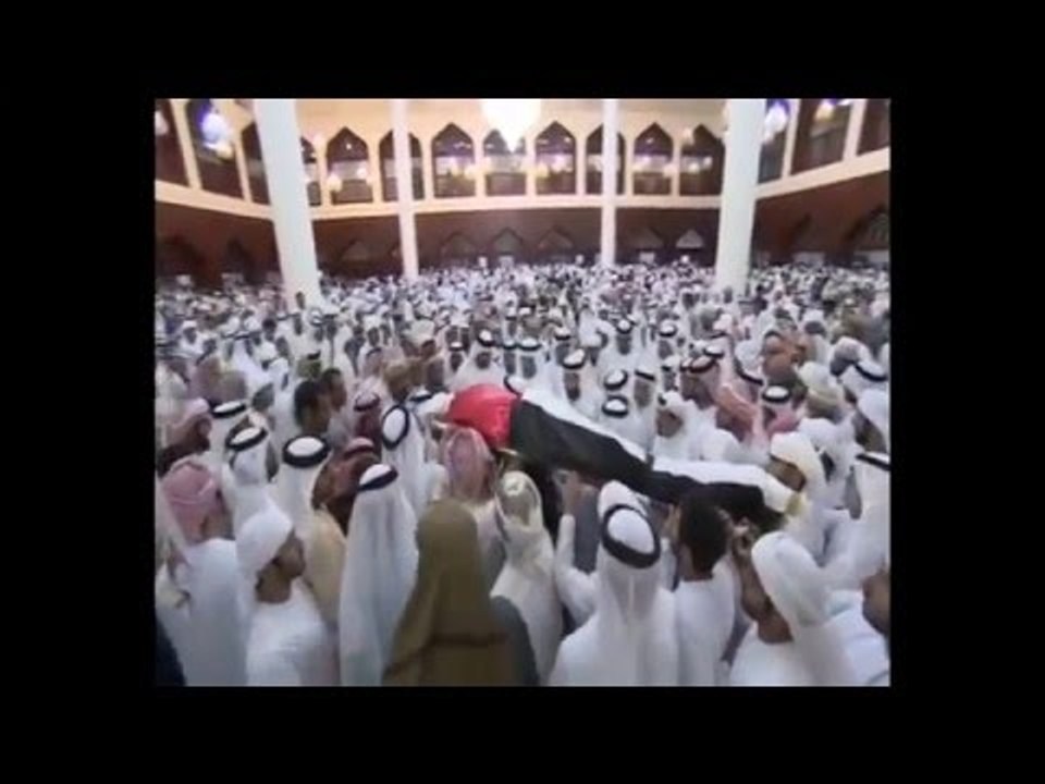 سلطان القاسمي وحميد النعيمي يؤديان صلاة الجنازة على شهيد الإمارات سلطان ين هويدن الكتبي