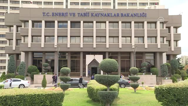 Tekrar) Bakan Dönmez, Yüzde 100 Elektrikle Çalışan Aracı Denedi