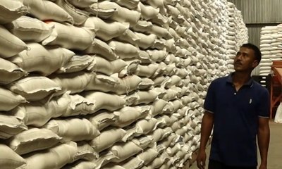 Selisih Data Bikin Beras Jadi Bola Panas