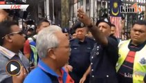 LIVE: Tegang! Penyokong Najib 'berhadapan' Polis