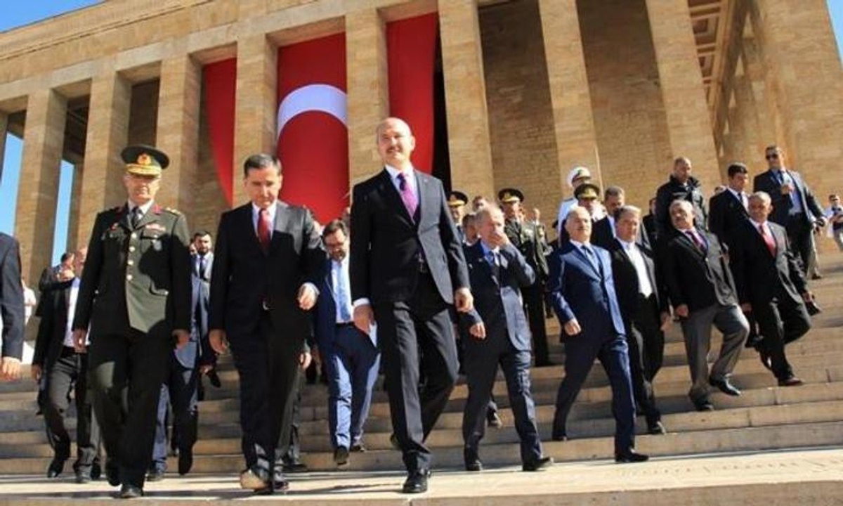Bakan Soylu gazilerle birlikte Anıtkabir’de