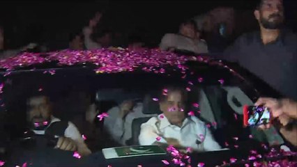 السلطات القضائية بباكستان تفرج عن نواز شريف