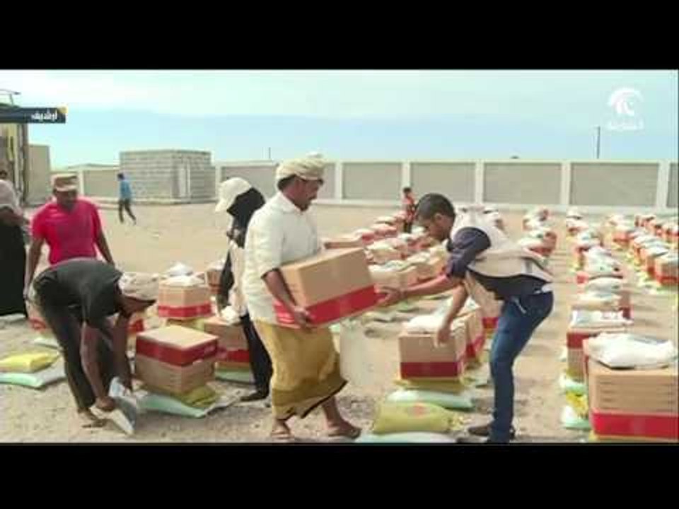 "الهلال الأحمر الإماراتي " يوزع الفين و/ 500 / سلة غذائية غرب المكلا