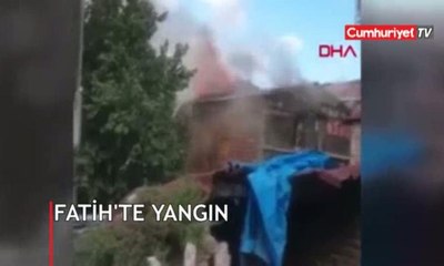 Fatih'te ahşap binada yangın