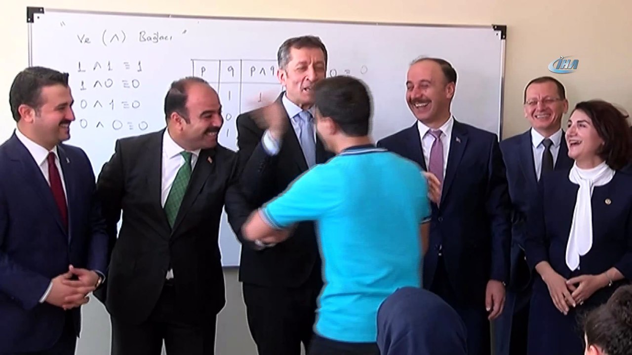 Milli Eğitim Bakanı Selçuk, bakan olmak isteyen...