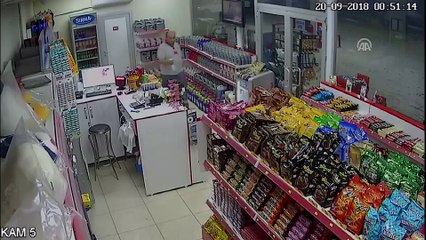 Otomobil markete girdi: 1 yaralı - DÜZCE