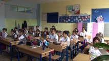 Zeytinburnu Belediyesi'nden 20 bin ilkokul öğrencisine 30 TL'lik kırtasiye çeki