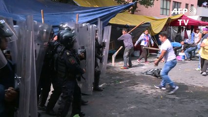 عشرات الجرحى في المكسيك في اشتباكات خلال إخلاء مخيّم