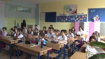 Zeytinburnu Belediyesi'nden 20 Bin İlkokul Öğrencisine 30 TL'lik Kırtasiye Çeki