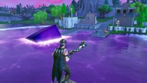 Cubo morado de Fortnite cae al agua