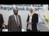 حاكم الشارقة يزور جناح الإمارة في معرض فرانكفورت للكتاب ويوقع النسخة الألمانية من كتاب سموه سيرة مدي