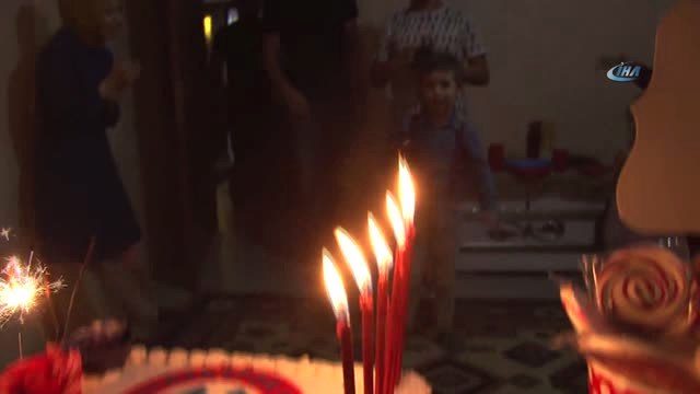 5 Yaşındaki Ömer Kayra Ayyıldız'a Tuttuğu Takımdan Doğum Günü Sürprizi