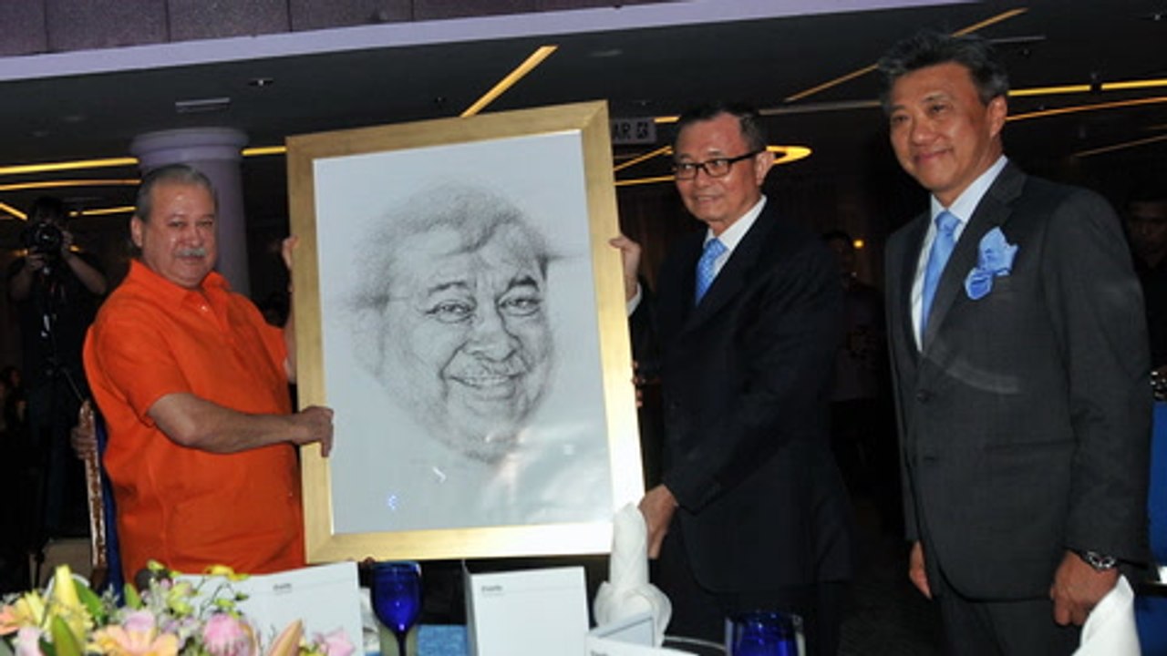 Johor Sultan graces StarProperty.my Awards