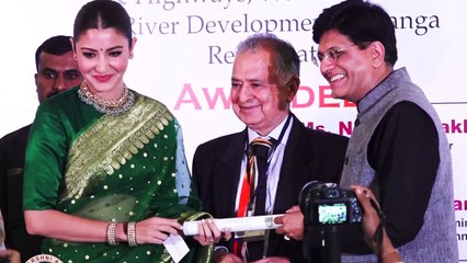Anushka Sharma gets Smita Patil Memorial Award; Watch Video | Filmibeat