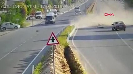 Denizli Kazada İşçi Servisi Traktörü Devirdi... Korku Dolu Anlar Kamerada