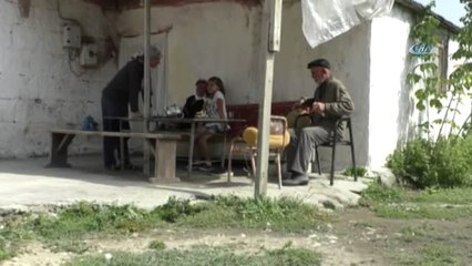 Video herunterladen: Ermenistan'da Tutuklu Bulunan Umut Ali, Pazartesi Günü Türkiye'ye Teslim Edilecek