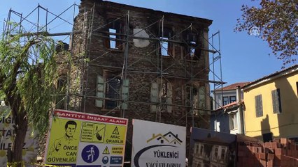 İzmir'de tarihi konak yandı (2)