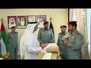 سيف بن زايد يطلع على دليل الإمارات للوقاية من الحرائق وحماية الأرواح