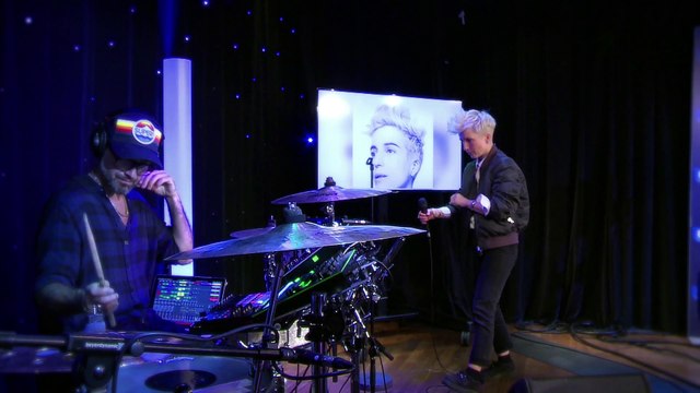 Jeanne Added interprète Both Sides sur Europe 1