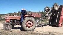Traktör Römorku Devrildi: 2 Ölü