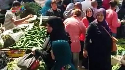 إقبال ربات المنازل على شوادر "كلنا واحد" لشراء السلع المخفضة