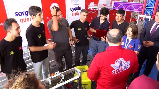 Bakan Varank, TEKNOFEST İstanbul'da öğrencilerle sohbet etti - İSTANBUL