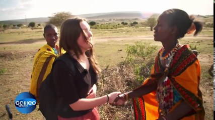 Schultausch extrem: Vom High-Tech Gymnasium in die Massai-Mädchenschule | Galileo | ProSieben