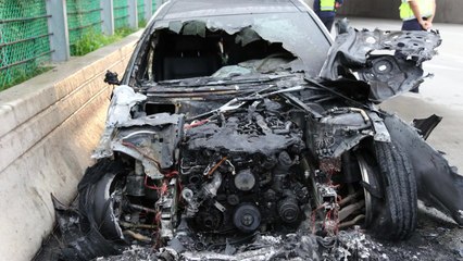 달리던 벤츠 차량서 불...천8백만 원 피해 / YTN