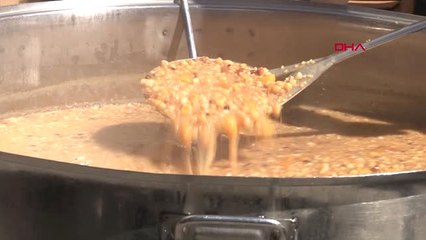 Bağcılar'da 20 Bin Kisilik Aşure Kazanı Kaynadı