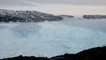 شاهد: انهيار قطعة عملاقة من جبل جليدي في غرينلاند