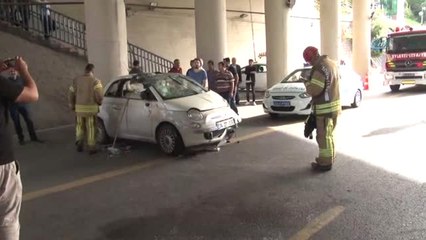 Kadıköy'de 3 Otomobil Çarpıştı, Trafik Felç Oldu