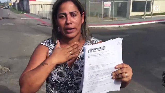 Mulheres e crianças protestam na Serra