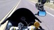 Un motard rate complètement sa roue arrière